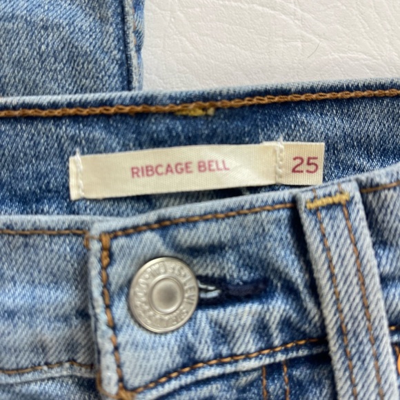 Levi's Ribcage Bell Jeans Distressed Medium Wash Women's Size 25 - Picture 1 of 14